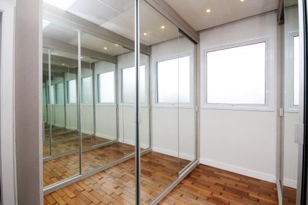 Casa de condomínio para alugar com 400m², 4 quartos e 6 vagas Casa de condomínio para alugar com 400m², 4 quartos e 6 vagasCloset Suíte 4