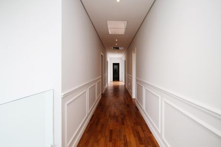 Casa de condomínio para alugar com 400m², 4 quartos e 6 vagas Casa de condomínio para alugar com 400m², 4 quartos e 6 vagasCorredor Quartos