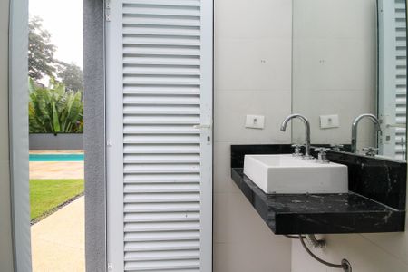 Casa de condomínio para alugar com 400m², 4 quartos e 6 vagas Casa de condomínio para alugar com 400m², 4 quartos e 6 vagasBanheiro Piscina