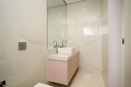 Casa de condomínio para alugar com 400m², 4 quartos e 6 vagas Casa de condomínio para alugar com 400m², 4 quartos e 6 vagasBanheiro Suíte 3