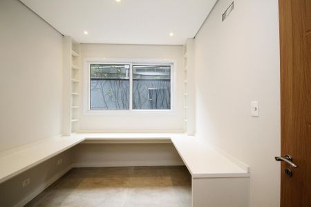 Casa de condomínio para alugar com 400m², 4 quartos e 6 vagas Casa de condomínio para alugar com 400m², 4 quartos e 6 vagasEscritório