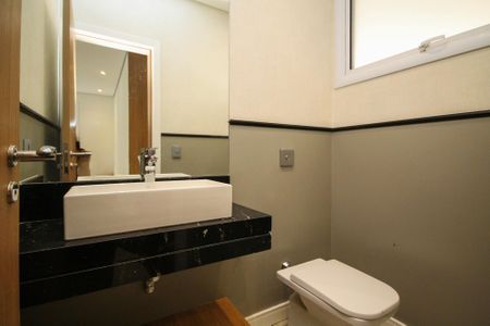 Casa de condomínio para alugar com 400m², 4 quartos e 6 vagas Casa de condomínio para alugar com 400m², 4 quartos e 6 vagasLavabo