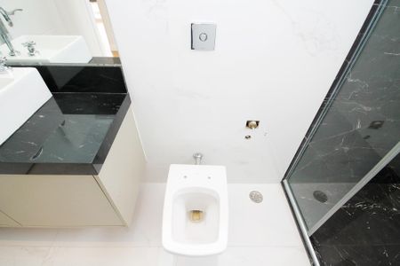 Casa de condomínio para alugar com 400m², 4 quartos e 6 vagas Casa de condomínio para alugar com 400m², 4 quartos e 6 vagasBanheiro 1 Suíte 4