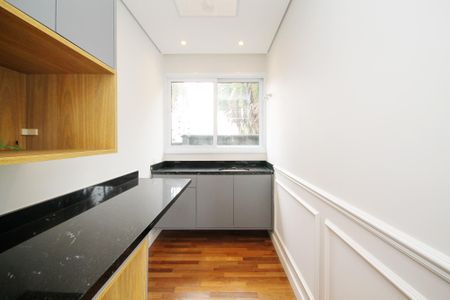 Casa de condomínio para alugar com 400m², 4 quartos e 6 vagas Casa de condomínio para alugar com 400m², 4 quartos e 6 vagasCozinha Apoio Quartos