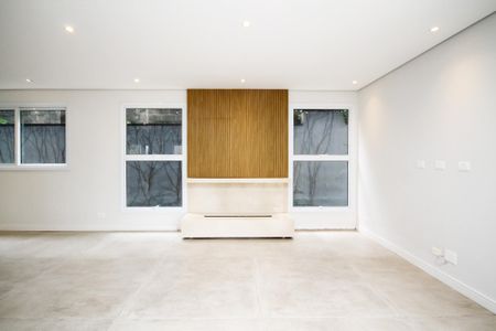 Casa de condomínio para alugar com 400m², 4 quartos e 6 vagas Casa de condomínio para alugar com 400m², 4 quartos e 6 vagasSala de Lareira