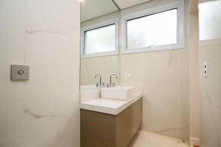 Casa de condomínio para alugar com 400m², 4 quartos e 6 vagas Casa de condomínio para alugar com 400m², 4 quartos e 6 vagasBanheiro Suíte 1