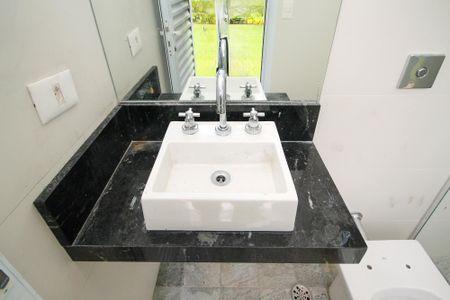 Casa de condomínio para alugar com 400m², 4 quartos e 6 vagas Casa de condomínio para alugar com 400m², 4 quartos e 6 vagasBanheiro Piscina