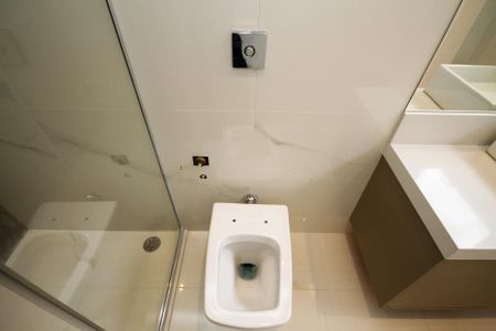Casa de condomínio para alugar com 400m², 4 quartos e 6 vagas Casa de condomínio para alugar com 400m², 4 quartos e 6 vagasBanheiro Suíte 1