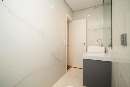 Casa de condomínio para alugar com 400m², 4 quartos e 6 vagas Casa de condomínio para alugar com 400m², 4 quartos e 6 vagasBanheiro Suíte 2
