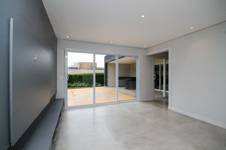 Casa de condomínio para alugar com 400m², 4 quartos e 6 vagas Casa de condomínio para alugar com 400m², 4 quartos e 6 vagasSala de TV