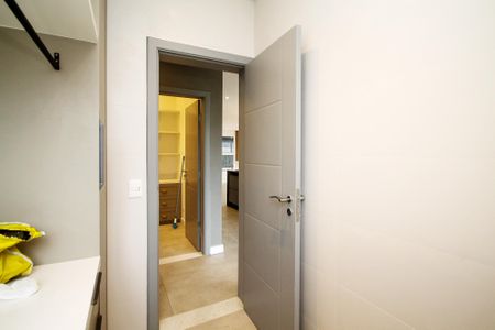 Casa de condomínio para alugar com 400m², 4 quartos e 6 vagas Casa de condomínio para alugar com 400m², 4 quartos e 6 vagasLavanderia