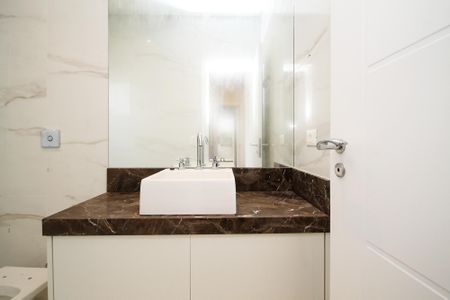 Casa de condomínio para alugar com 400m², 4 quartos e 6 vagas Casa de condomínio para alugar com 400m², 4 quartos e 6 vagasBanheiro 2 Suíte 4