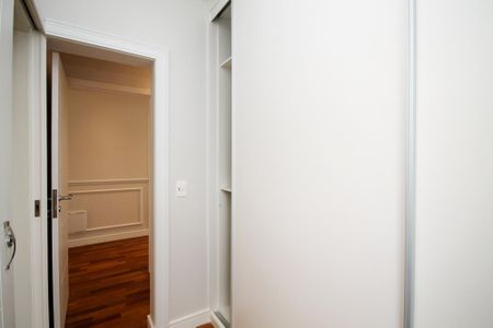 Casa de condomínio para alugar com 400m², 4 quartos e 6 vagas Casa de condomínio para alugar com 400m², 4 quartos e 6 vagasCloset Suíte 3
