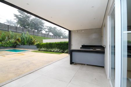 Casa de condomínio para alugar com 400m², 4 quartos e 6 vagas Casa de condomínio para alugar com 400m², 4 quartos e 6 vagasVaranda