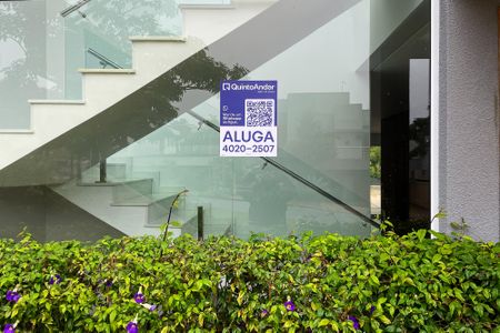 Casa de condomínio para alugar com 400m², 4 quartos e 6 vagas Casa de condomínio para alugar com 400m², 4 quartos e 6 vagasPlaca
