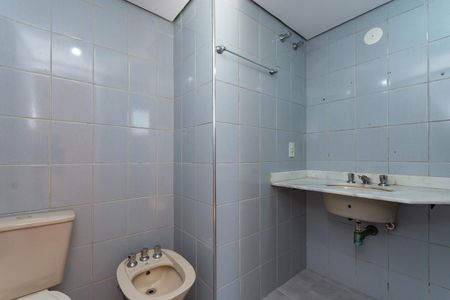 Banheiro do quarto 2 Suíte de apartamento para alugar com 3 quartos, 105m² em Alto de Pinheiros, São Paulo