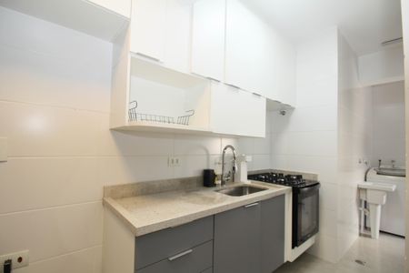 Cozinha de apartamento à venda com 2 quartos, 68m² em Vila Suzana, São Paulo
