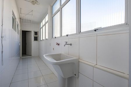 Área de Serviço de apartamento para alugar com 2 quartos, 122m² em Cerqueira César, São Paulo