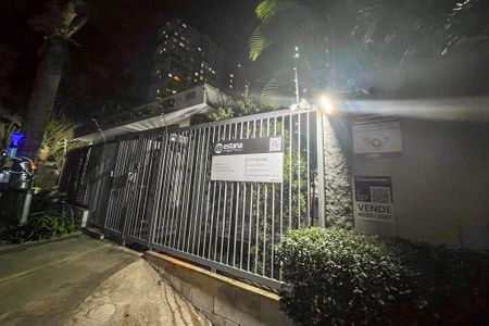 Apartamento à venda com 65m², 2 quartos e 1 vaga Apartamento à venda com 65m², 2 quartos e 1 vagaFachada