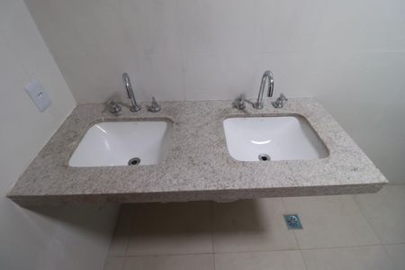 Casa para alugar com 80m², 2 quartos e 1 vagaBanheiro 