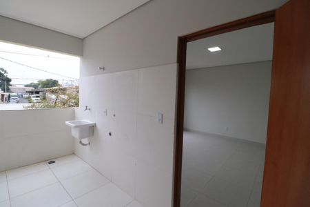 Casa para alugar com 80m², 2 quartos e 1 vagaÁrea de serviço 