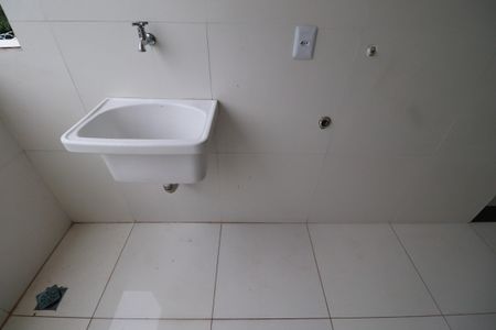 Casa para alugar com 80m², 2 quartos e 1 vagaÁrea de serviço 