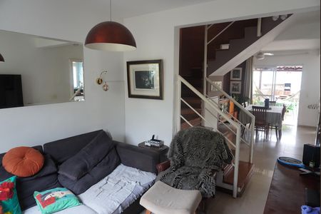 Casa de condomínio para alugar com 180m², 3 quartos e sem vagaSala 
