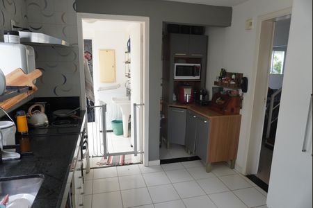 Casa de condomínio para alugar com 180m², 3 quartos e sem vagaCozinha