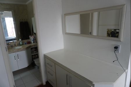 Casa de condomínio para alugar com 180m², 3 quartos e sem vagaBanheiro da Suíte 1