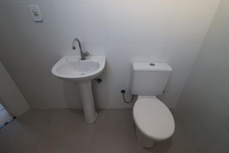 Banheiro da Suíte de apartamento para alugar com 2 quartos, 70m² em Vila Tiberio, Ribeirão Preto