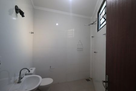 Apartamento para alugar com 70m², 2 quartos e 1 vaga Apartamento para alugar com 70m², 2 quartos e 1 vagaBanheiro da Suíte