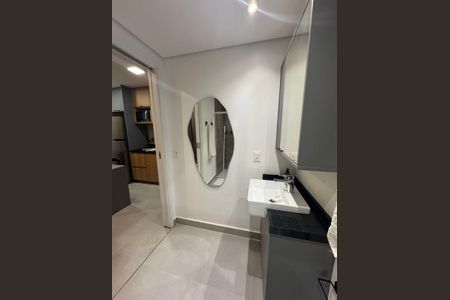 Banheiro de kitnet/studio para alugar com 1 quarto, 27m² em Vila Gomes Cardim, São Paulo