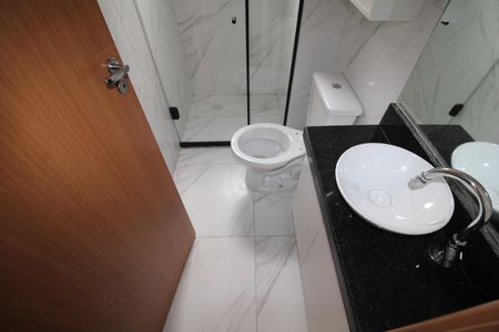 Banheiro de apartamento para alugar com 2 quartos, 37m² em Vila Amalia (zona Norte), São Paulo