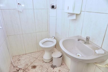Banheiro 2 de casa à venda com 3 quartos, 400m² em Sagrada Família, Belo Horizonte
