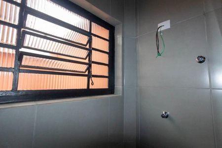 Banheiro de kitnet/studio para alugar com 1 quarto, 42m² em Penha de França, São Paulo
