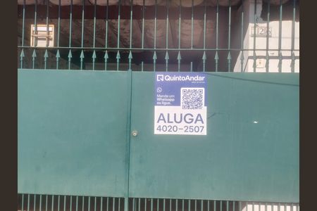 Placa QuintoAndar instalada de casa para alugar com 2 quartos, 70m² em Vila Campo Grande, São Paulo