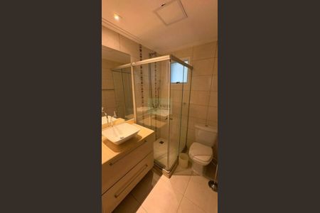 Banheiro de apartamento à venda com 3 quartos, 67m² em Vila Antonieta, São Paulo