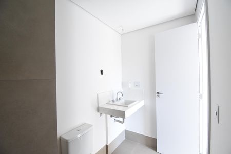 Banheiro da Suíte de apartamento à venda com 2 quartos, 147m² em Centro, Curitiba
