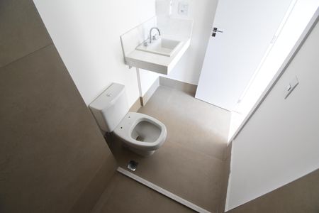 Banheiro da Suíte de apartamento à venda com 2 quartos, 147m² em Centro, Curitiba