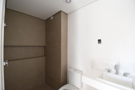 Apartamento à venda com 147m², 2 quartos e 3 vagasBanheiro da Suíte