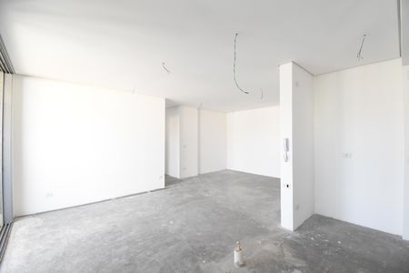 Sala e cozinha de apartamento à venda com 2 quartos, 147m² em Centro, Curitiba
