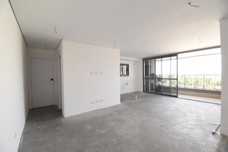 Sala e cozinha de apartamento à venda com 2 quartos, 147m² em Centro, Curitiba