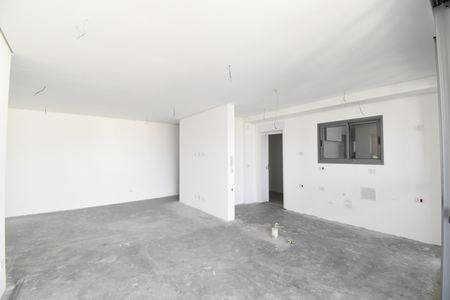 Sala e cozinha de apartamento à venda com 2 quartos, 147m² em Centro, Curitiba