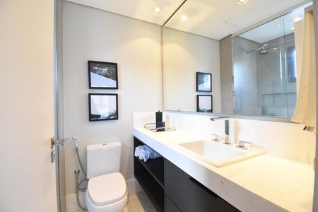 Apartamento à venda com 137m², 2 quartos e 2 vagasBanheiro da Suíte