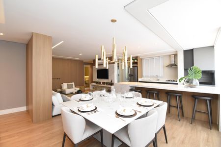 Sala e Cozinha de apartamento à venda com 2 quartos, 137m² em Centro, Curitiba