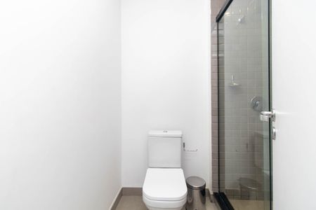 Banheiro de apartamento à venda com 1 quarto, 29m² em Centro Histórico, Porto Alegre