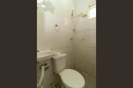 Banheiro social de casa para alugar com 1 quarto, 40m² em Padre Miguel, Rio de Janeiro