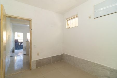 Quarto de casa para alugar com 1 quarto, 40m² em Padre Miguel, Rio de Janeiro