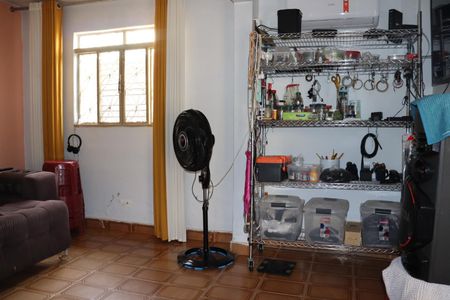 Casa à venda com 481m², 3 quartos e 6 vagasSala