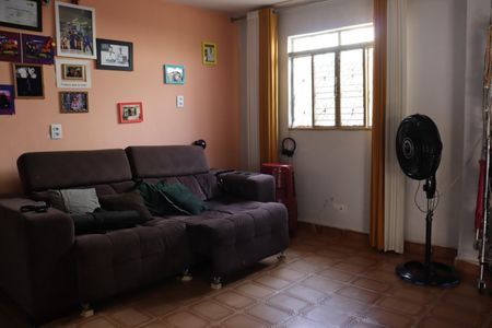 Casa à venda com 481m², 3 quartos e 6 vagasSala
